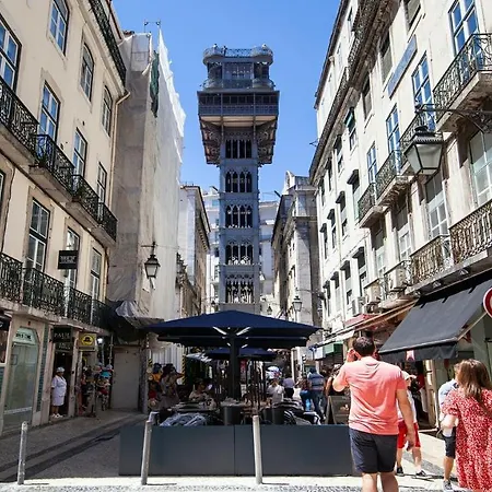Plum Guide - Flying Fish Lisboa